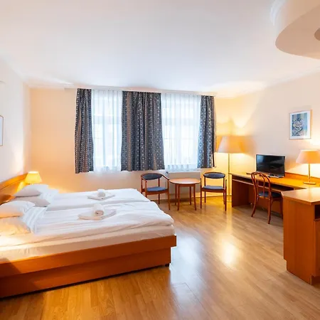 Pannonia Hotel 3*
